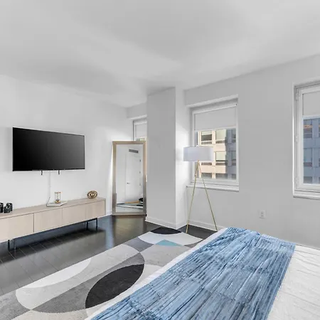 Elegant Midtown Retreat, Views, Steps To Times Square Apartment