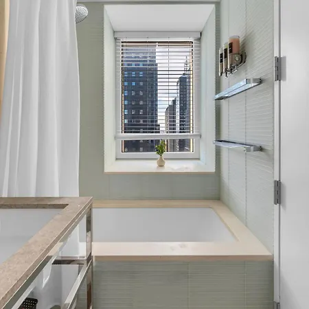 Elegant Midtown Retreat, Views, Steps To Times Square New York