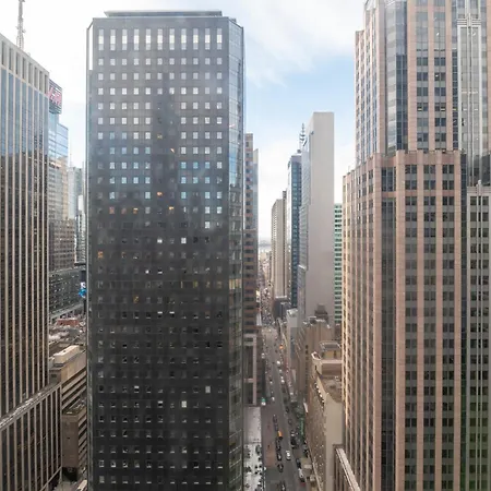 Elegant Midtown Retreat, Views, Steps To Times Square Apartment *