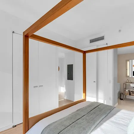 Apartment Lavish Two-story Retreat In The Heart Of Manhattan New York