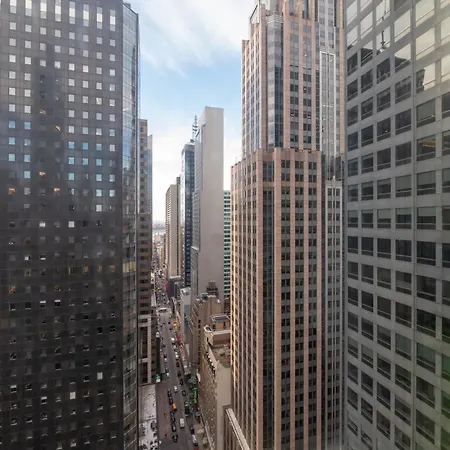 Apartment Elegant Midtown Retreat, Views, Steps To Times Square *
