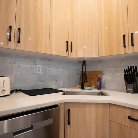 Stylish 2bd Brooklyn Retreat With Backyard & Basement