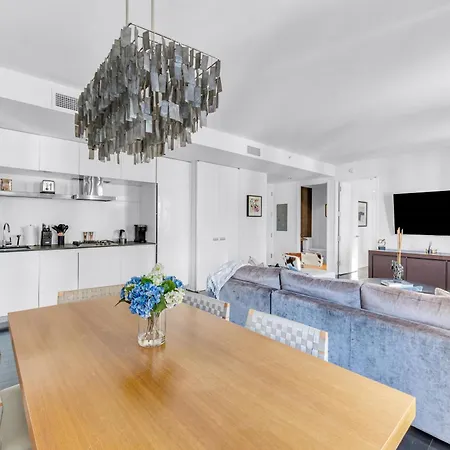 Apartment Elegant Midtown Retreat, Views, Steps To Times Square New York