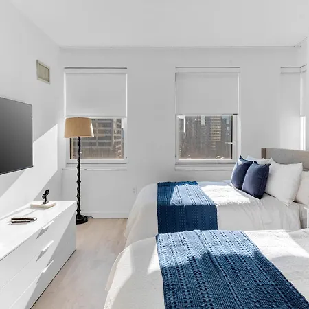 Lavish Two-story Retreat In The Heart Of Manhattan Apartment New York