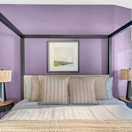 Elegant Midtown Retreat, Views, Steps To Times Square Apartment
