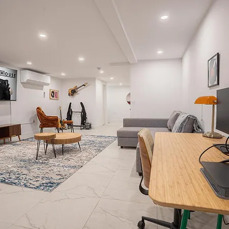 Stylish 2bd Brooklyn Retreat With Backyard & Basement Apartment New York