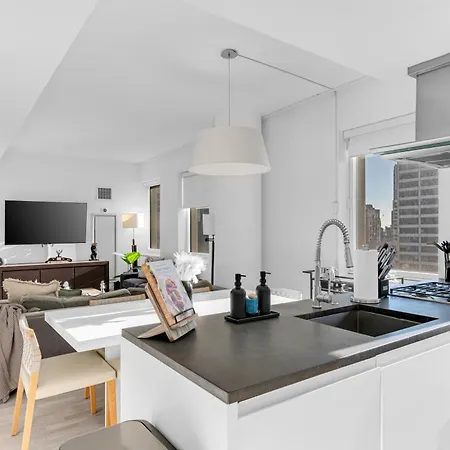 Apartment Lavish Two-story Retreat In The Heart Of Manhattan New York