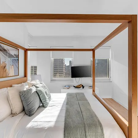 Lavish Two-story Retreat In The Heart Of Manhattan New York