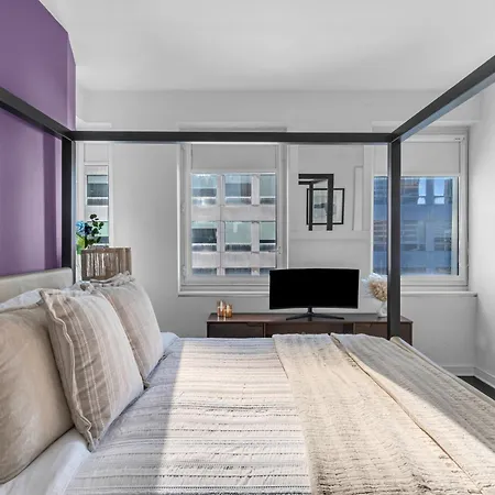 Elegant Midtown Retreat, Views, Steps To Times Square Apartment *