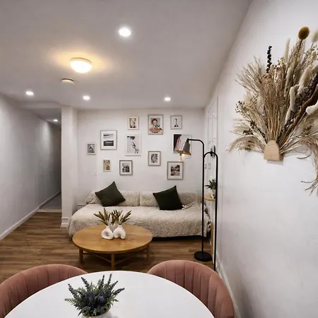 Next To Manhattan 2 Bedrooms - Subway 20 Steps, Manhattan 1 Stop Apartment *