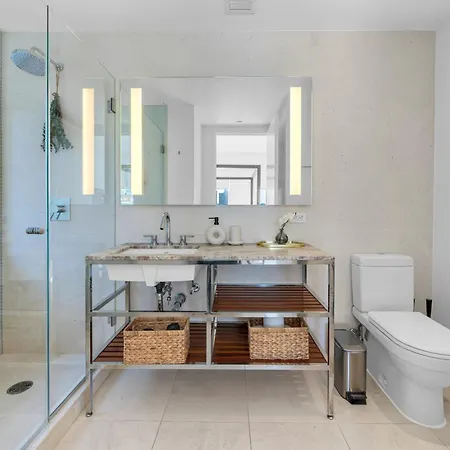 Apartment Lavish Two-story Retreat In The Heart Of Manhattan