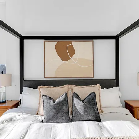 Lavish Two-story Retreat In The Heart Of Manhattan Apartment *