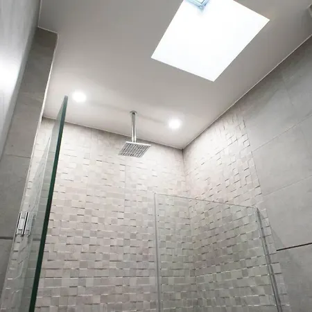 Apartment 78-4d Quality 1br W&d Skylight By Park