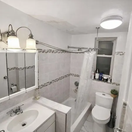 Next To Manhattan 2 Bedrooms - Subway 20 Steps, Manhattan 1 Stop