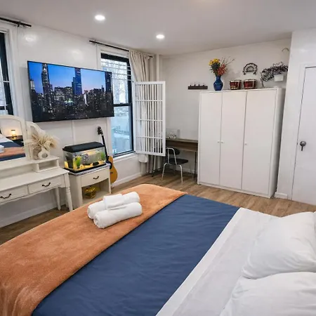 Next To Manhattan 2 Bedrooms - Subway 20 Steps, Manhattan 1 Stop *
