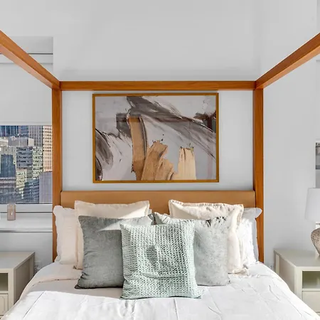 Lavish Two-story Retreat In The Heart Of Manhattan Apartment