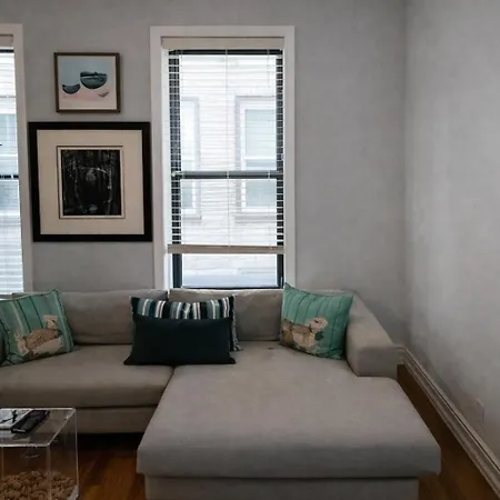 Next To Manhattan 2 Bedrooms - Subway 20 Steps, Manhattan 1 Stop Apartment *