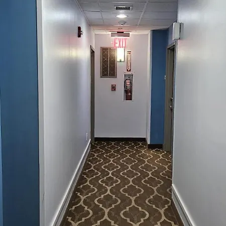 Days By Wyndham Brooklyn Marine Park Hotel