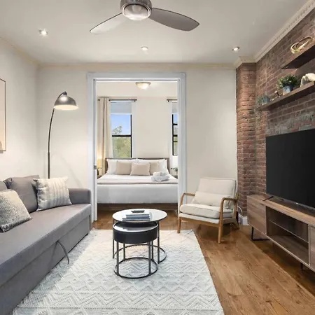 Apartment Stylish East Side Escape Steps From Fun *