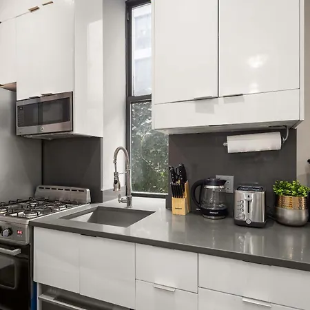 Sophisticated In Vibrant Manhattan New York