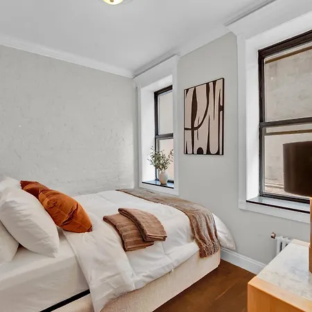 Gramercy - 3br 2ba Modern *