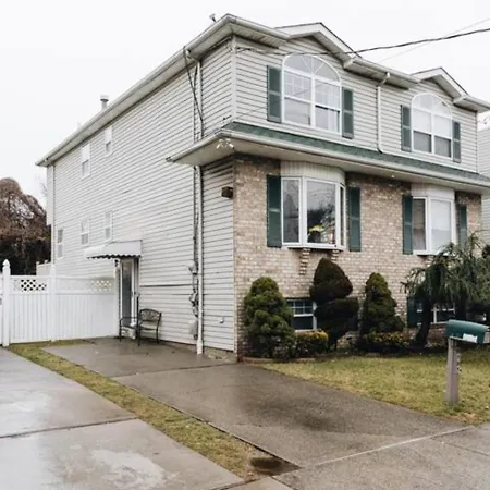 Spacious Ny | 10 Min To Ferry For Nyc Access Holiday home