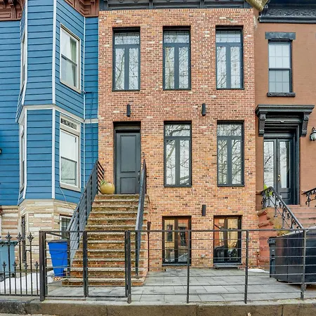 Shared Yard Space! Garden-level Unit In Bed-stuy * New York