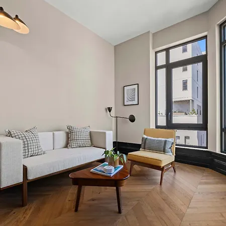 Freeman 403 By Rove Travel - 1br With Shared Amenities New York
