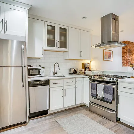 Shared Yard Space! Garden-level Unit In Bed-stuy Holiday home