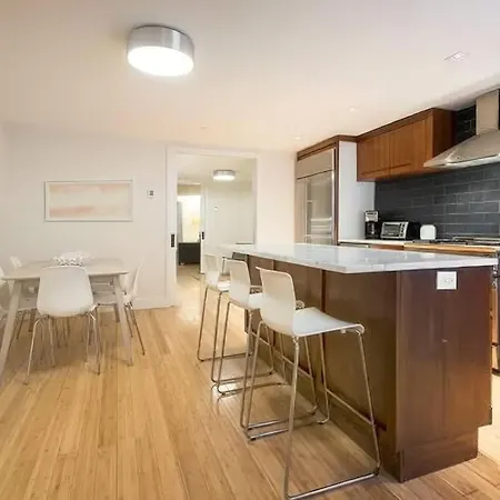 Holiday home Modern Townhouse In Historic Harlem New York