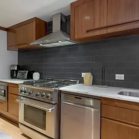 Modern Townhouse In Historic Harlem *