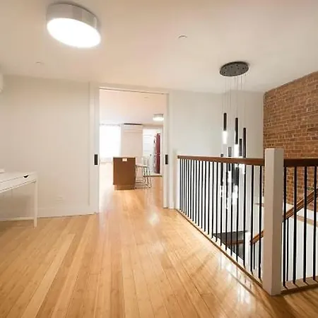Modern Townhouse In Historic Harlem Holiday home