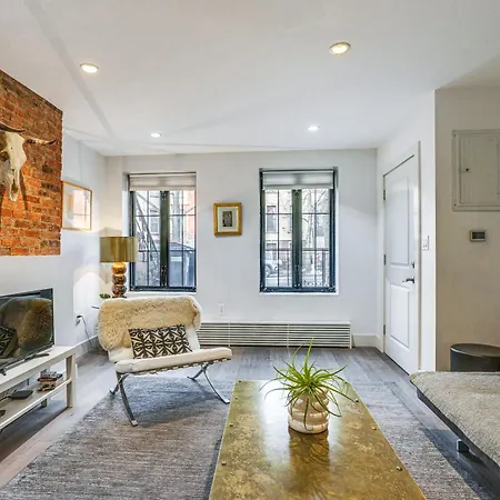 Shared Yard Space! Garden-level Unit In Bed-stuy Holiday home New York