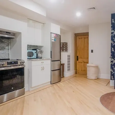Villa Charming Garden Lvl Brownstone New York
