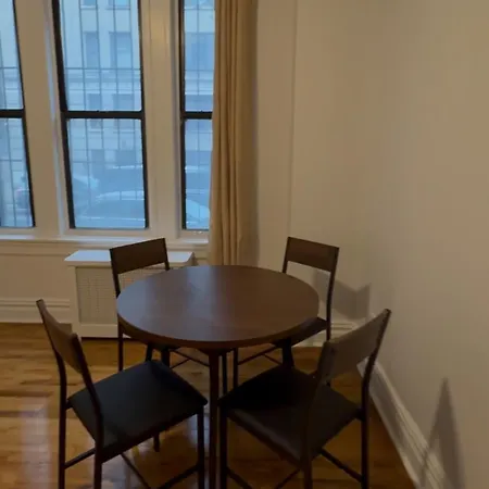 The Broadway Escape - Private In Times Square Guest house
