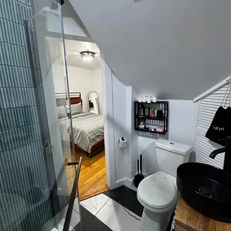 Staten Luxe, Modern Close To Nj, Nyc And Brooklyn! Holiday home New York