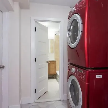 Modern Townhouse In Historic Harlem Holiday home *
