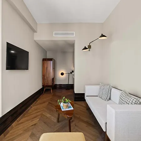 Freeman 403 By Rove Travel - 1br With Shared Amenities *