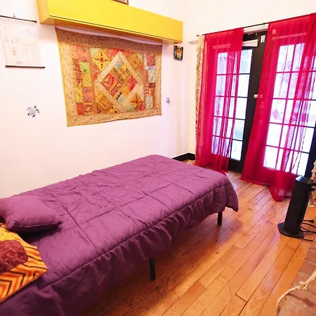 Homestay Beautiful And Spacious In Times Square!