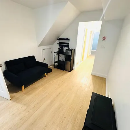 Spacious Ny | 10 Min To Ferry For Nyc Access Holiday home *