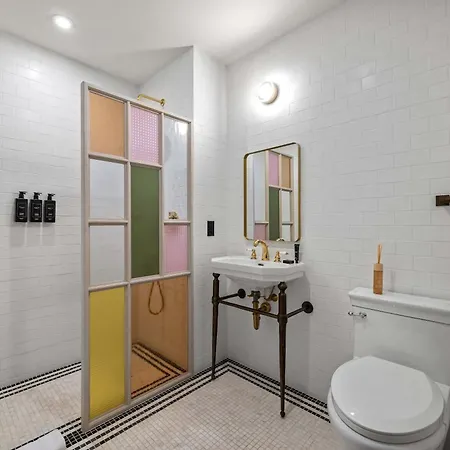 Freeman 403 By Rove Travel - 1br With Shared Amenities