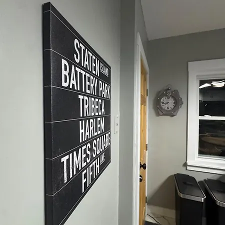 Staten Luxe, Modern Close To Nj, Nyc And Brooklyn! Holiday home