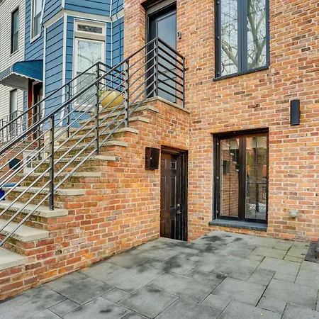 Holiday home Shared Yard Space! Garden-level Unit In Bed-stuy *