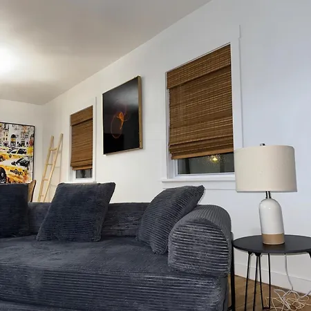 Holiday home Staten Luxe, Modern Close To Nj, Nyc And Brooklyn!