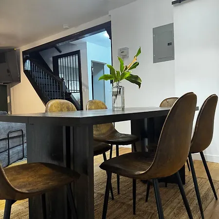 Staten Luxe, Modern Close To Nj, Nyc And Brooklyn! Holiday home New York