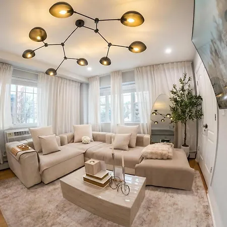 Spacious 3br Nyc Home, 3-min Walk Subway, Kitchen & Ac New York
