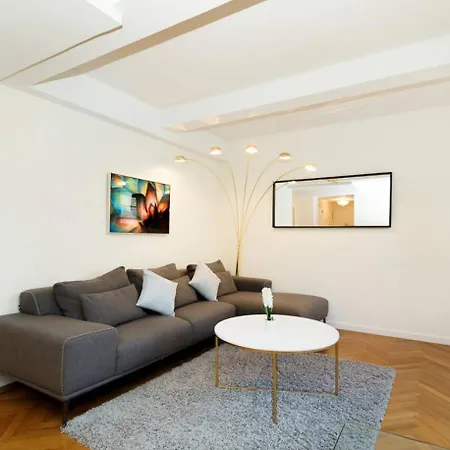 Time Square Vicinity- Luxury 2br 2ba Nyc Apartment