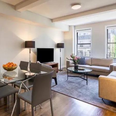 Spacious 3 Bed 3 Bath Unit In Upper East Side Apartment