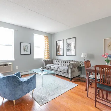 Stunning 3 Bed Fully Furnished *
