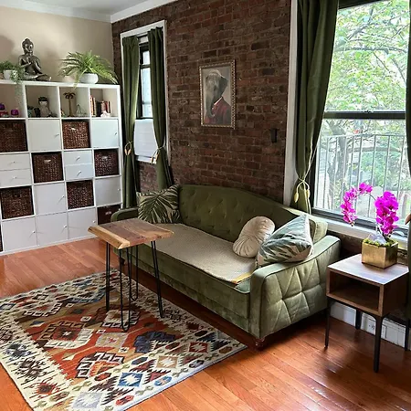 Entire Astoria 1-bedroom Apartment New York